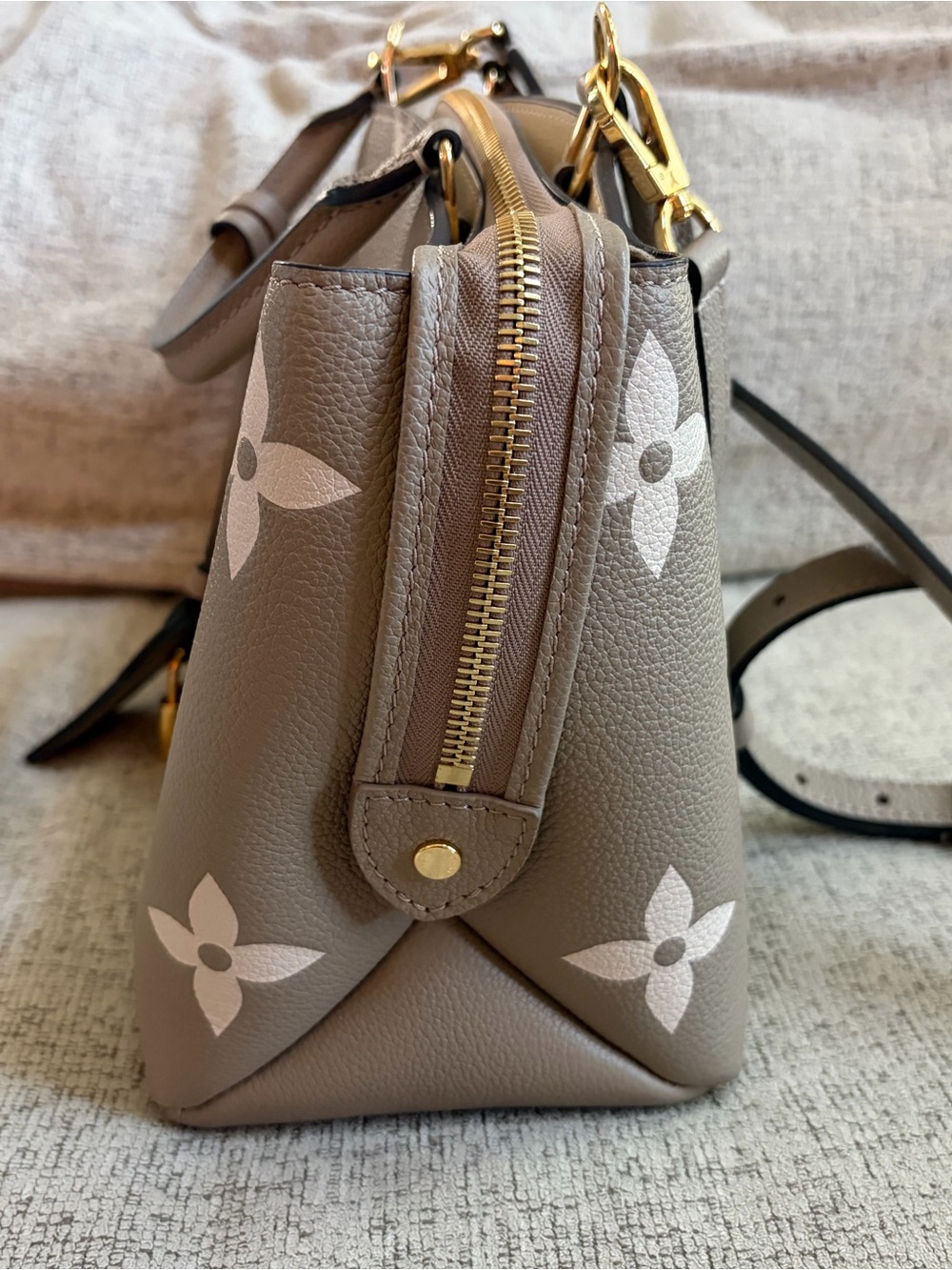 Louis Vuitton Petit Palais Taupe and Cream Monogram satchel with Gold Hardware - Picture 4 of 14